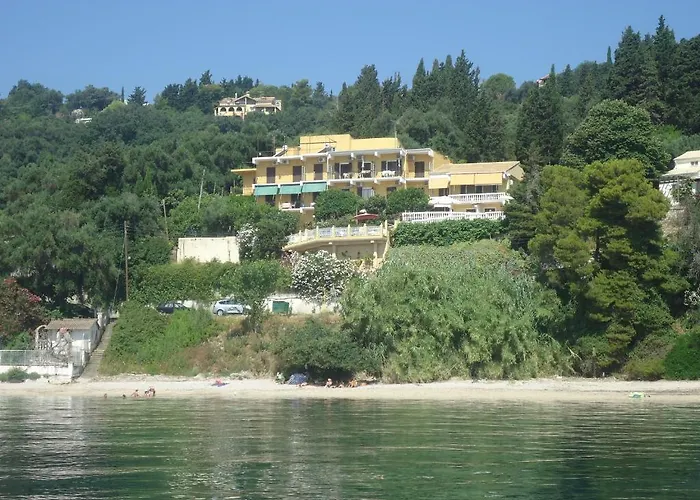 Meltemi Appartments 페라마